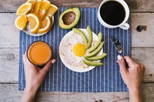 Healthy breakfast ideas eggs fruit avocado